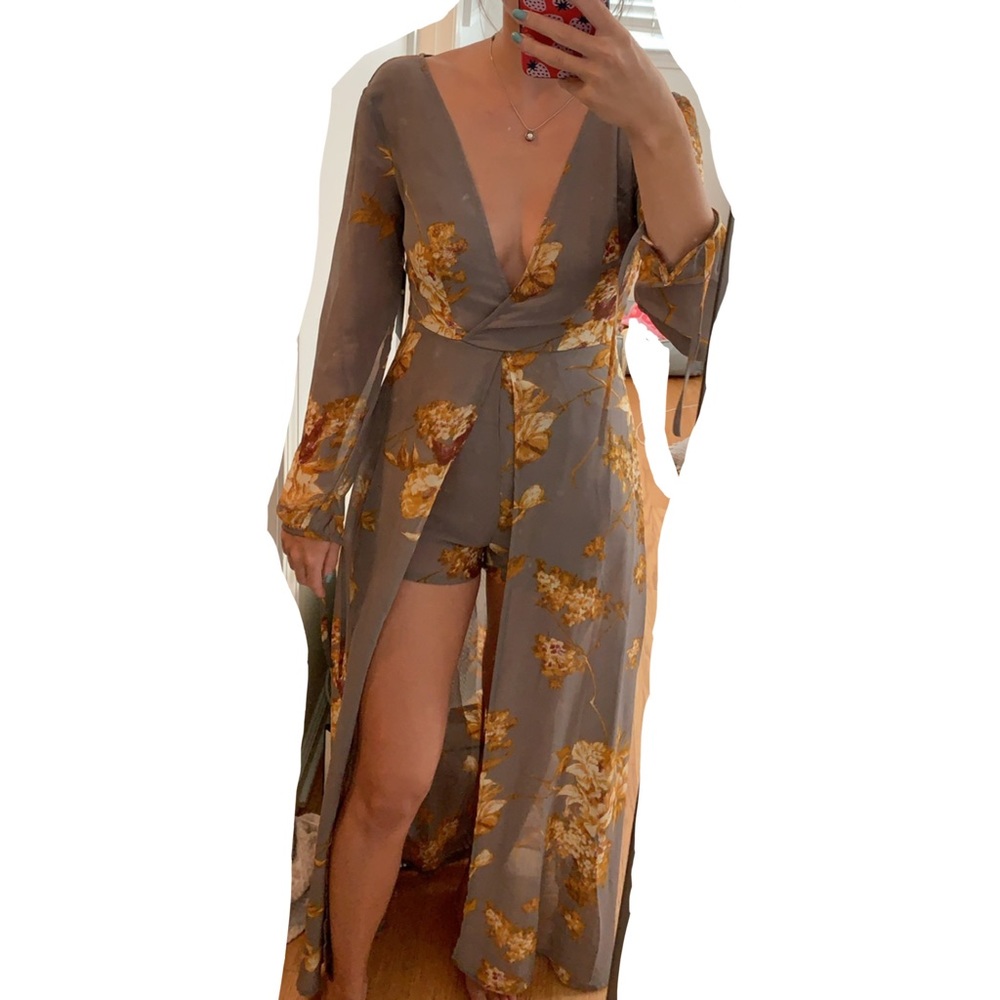 NWT Lulu’s Fine and Dandelion Grey Floral Romper